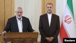 حسین امیرعبداللهیان در کنار اسماعیل هنیه.