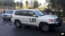 Des véhicules transportent l'équipe de l'Organisation pour l'Interdiction des Armes Chimiques (OIAC), à Damas , Syrie, le 14 avril 2018. 