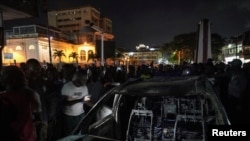 Une voiture percute des partisans du président élu du Libéria, à Monrovia, la capitale.