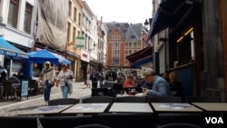 A cobblestone street is seen in Brussels, the seat of the European Union, which Vietnam is awaiting to finalize a trade agreement. (VOA/Ha Nguyen)