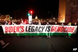 Kongress oldida Falastin tarafdorlari namoyishda. Ularga ko'ra, Prezident Bayden Isroilning qonxo'r ishlariga sherik".