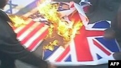 Tehranda Britaniya səfirliyinə məxsus binalarda işğal davam edir (Yenilənib/FOTOLAR)