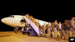 រូបថត​របស់​ក្រសួង​ការពារជាតិ​អូស្រ្តាលី​កាលពី​ថ្ងៃទី៣ មេសា ២០១២ បង្ហាញ​អំពីទាហានអាមេរិក​២០០នាក់ដែល​ត្រូវដាក់ប្រចាំការ​នៅ RAAF Base Darwin ខណៈដែល​សហរដ្ឋអាមេរិក​ពង្រឹង​វត្តមាន​យោធាក្នុង​តំបន់​យុទ្ធសាស្ត្រ​សសំខាន់ៗ។ Christopher Dickson/AFP/Getty Images