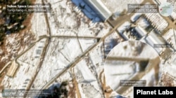 제임스마틴 비확산센터는 북한이 정찰위성 개발을 위한 최종 단계 시험이라며 쏘아 올린 발사체의 발사 직전 모습이 담긴 지난해 12월 18일 북한 동창리 서해위성발사장 고화질 위성사진을 최근 공개했다. 사진에는 하얀색 발사체를 탑재한 2대의 이동식발사차량(TEL)이 포착됐다. 자료=제임스마틴 비확산센터 / Planet Labs.