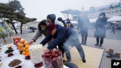 22일 한국 파주 임진각 망배단에서 실향민과 탈북민들을 위한 합동차례 행사가 열렸다.