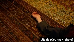 فیلم عنکبوب مقدس از هنرمند مقیم سوئد علی عباسی با شرکت زهرا (زر) امبرابراهیمی