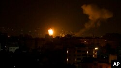 27일 이스라엘 군이 가자지구 중심부에 공습을 가했다.