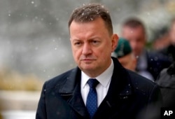 波兰国防部长马里乌什·布瓦什恰克（Mariusz Blaszczak）在德国的拉姆施泰因空军基地。（2023年1月20日）