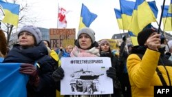 A protester holds a placard during a demonstration in support of Ukraine during a Foreign Affairs Council meeting at the EU headquarters in Brussels on January 23, 2023. (Photo by John THYS / AFP)