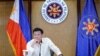 FILE - Presiden Filipina Rodrigo Duterte dalam pertemuan dengan pejabat pemerintah di istana kepresidenan Malacanang di Manila, Filipina, 23 Mei 2022. 