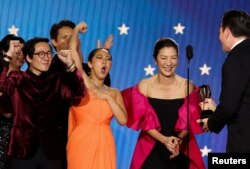 AWARDS-CRITICS CHOICE/