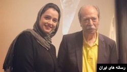 علی نصیریان بازیگر سرشناس سینما و تئاتر در کنار ترانه علیدوستی. 