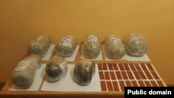 İran sərhədində aşkar edilən narkotik (Foto Dövlət Sərhəd Xidmətinindir) 