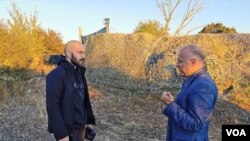 შსს ანალიტიკური დეპარტამენტის წარმომადგენელი ირაკლი ანთაძე და ცხინვალის ციხიდან განთავისუფლებული გიორგი ქუჯოშვილი.