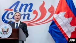 រដ្ឋមន្ត្រីការបរទេសសហរដ្ឋអាមេរិកលោក Antony Blinken ថ្លែអនៅក្នុងកម្មវិធីពាណិជ្ជកម្មកសិកម្ម ដែលធ្វើឡើងនៅមជ្ឈមណ្ឌល AmCam Exchange ក្នុងរាជធានីភ្នំពេញ កាលពីថ្ងៃទី ៤ ខែសីហា ឆ្នាំ ២០២២។