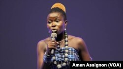 Safir Kpé, slameuse togolaise. 