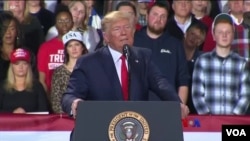 រូបឯកសារ៖ ប្រធានាធិបតីអាមេរិកលោក ដូណាល់ ត្រាំ ថ្លែងអំឡុងពេលយុទ្ធនាការឃោសនាមួយ។ 