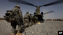 AS dan Afghanistan mencapai kesepakatan mengenai peran pasukan AS pasca penarikan mundur misi pasukan koalisi tahun 2014 (foto: dok). 