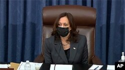 카멀라 해리스 미국 부통령이 5일 미국 연방상원에서 1조9천억 달러 규모의 경기부양법안 표결에 참여했다.