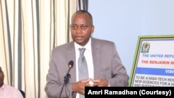 Katibu Mkuu Wizara ya Afya, Profesa Abel Makubi wakati wa kikao na wakurugenzi wa wizara na taasisi zilizo chini ya Wizara ya Afya Tanzania.(Amri Ramadhan).