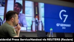 ARHIVA - Ukrajinski predsednik Volodimir Zelenski prisustvuje samitu lidera G7 putem video linka (Foto:Ukrainian Presidential Press Service/Handout via REUTERS)