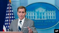 존 커비 미국 백악관 국가안보회의(NSC) 전략소통조정관이 26일 백악관에서 브리핑을 하고 있다.