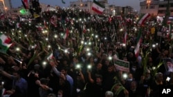 25일 이란 수도 테헤란에서 히잡 미착용 여성의 사망에 항의하는 시위가 열렸다.