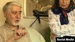 میرحسین موسوی و همسرش زهرا رهنورد از بهمن ۱۳۸۹ در حصر خانگی به سر می‌برند. 