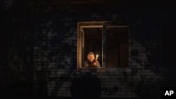 Aliran listrik dan air padam di Kota Kherson dan sekitarnya pada Minggu (6/11) ketika para pejabat Rusia menuduh Ukraina melakukan aksi "sabotase" yang merusak tiga jalur listrik. (Foto: Ilustrasi/AP)