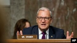 سناتور کوین کریمر، سناتور جمهوری‌خواه از ایالت داکوتای شمالی 