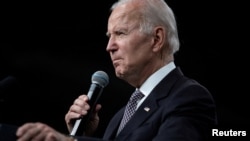 រូបឯកសារ៖ ប្រធានាធិបតី​សហរដ្ឋ​អាមេរិក លោក Joe Biden ថ្លែង​សុន្ទរកថា​ក្នុង​ទីក្រុង Poughkeepsie រដ្ឋ​ញូវយ៉ក សហរដ្ឋ​អាមេរិក ថ្ងៃទី ៦ ខែតុលា ឆ្នាំ២០២២។ 