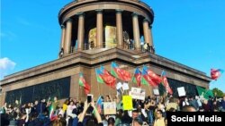 İranlıların Berlinin Azadlıq meydanında mitinqi