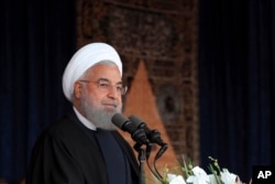 Presiden Hassan Rouhani berpidato di kota barat laut Tabriz, Iran, 24 April 2018. (Foto: dok).