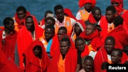 Grupa migranata na brodu, 9. juni 2018.