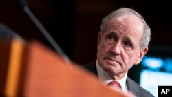 2022年3月2日，美国国会参议院外交事务委员会资深成员吉姆·里施（Jim Risch）在国会山的一场关于乌克兰局势的记者会上。（美联社照片）