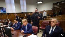 Трамп во судница во Менхетен.