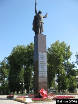 莫斯科郊外的一个二战纪念碑 (美国之音白桦拍摄)