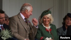 Mfalme Charles III akiwa na mkewe Camilla anbaye sasa ni Malkia Consort. September 3, 2022. Reuters.