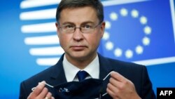 발디스 돔브로브스키스 EU 무역 담당 집행위원이 9일 벨기에 브뤼셀 EU 본부에서 기자회견을 했다.