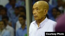 រូបឯកសារ៖ លោក ​កាំង​ ហ្កេក​អ៊ាវ​ ហៅ​ឌុច​ អតីត​ប្រធាន​មន្ទីរ​សន្តិសុខ​ ស​-២១​ ត្រូវ​បាន​កោះ​ហៅ​មក​ផ្តល់​សក្ខី​កម្ម​ក្នុង​សំណុំរឿង​ ០០២/០២ កាល​ពី​ថ្ងៃ​អង្គារ ទី០​៨ ខែ​មិថុនា​ ឆ្នាំ​២០១៦។