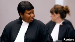 Fatou Bensouda (kiri), Kepala jaksa Mahkamah Kejahatan Internasional (ICC) di Den Haag.