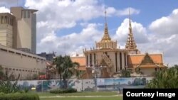 Workers destruct the wall of Phnom Penh's Buddhist Institute as part of an expansion of the nearby Naga World casino. (Video screenshot from Sam Rainsy Facebook page)