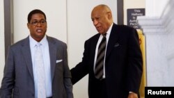 Bill Cosby, right, walks through the Montgomery County Courthouse during jury selection for his sexual assault retrial in Norristown, Pennsylvania, April 5, 2018. 