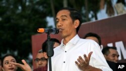 Jokowi ingin mengalokasikan lebih banyak uang untuk pengeluaran sosial dan pendidikan, yang belum ada dalam anggaran 2015.