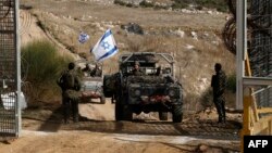 ยานพาหนะของกองทัพอิสราเอลข้ามพรมแดนในเขตกันชนติดกับซีเรีย ใกล้ที่ราบสูงโกลัน เมื่อวันที่ 10 ธ.ค. 2024