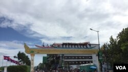 កម្រងរូបភាព៖ «ថ្ងៃទី​មួយ​នៃ​ពិធីបុណ្យ​អុំទូក បណ្តែតប្រទីប និង សំពះព្រះខែ អកអំបុក ២០១៧»