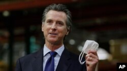 개빈 뉴섬 미국 캘리포니아 주지사가 신종 코로나바이러스 방역 정책에 관해 기자회견하고 있다. (자료사진)