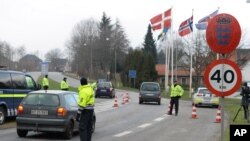 Patrouille de police danoise à la frontière germano-danoise à Padborg Danemark en Allemagne, le 4 janvier 2016. (Photo AP)