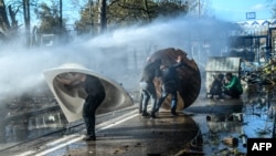 Gretsiya politsiyasi Turkiyadan kelgan migrantlarni chegaradan o'tkazmaslikka harakat qilmoqda