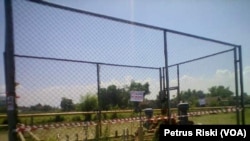 Salah satu sumur Lapindo di kawasan Porong, Sidoarjo. (VOA/Petrus Riski)